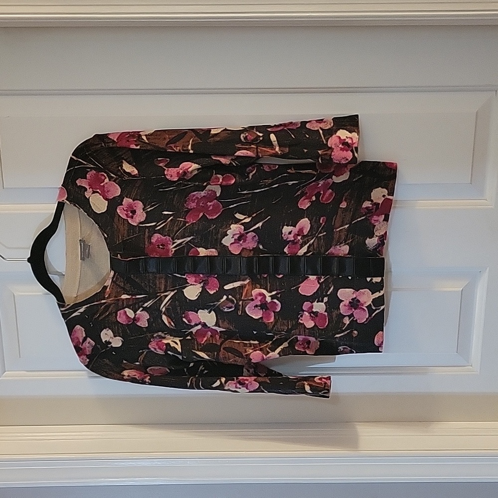 Ann Taylor black and burgandy floral ribbon cardigan medium